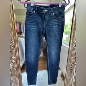 White House Black Market Skinny Leg Dark Wash Whisker Size 2R